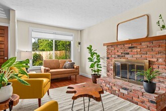 1490 Carobelle Ct in Cottage Grove, OR - Building Photo - Building Photo