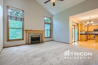 3470 Olive Ln N in Plymouth, MN - Building Photo - Building Photo