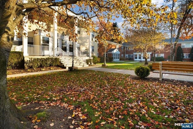 53 Regency in Ramsey, NJ - Building Photo - Building Photo