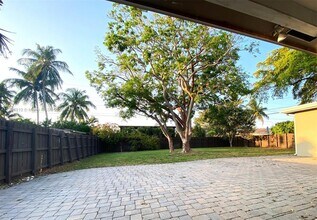 4401 Madison St in Hollywood, FL - Building Photo - Building Photo