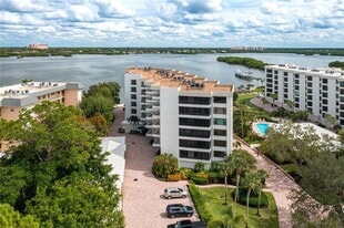 8701 Midnight Pass Rd in Sarasota, FL - Building Photo