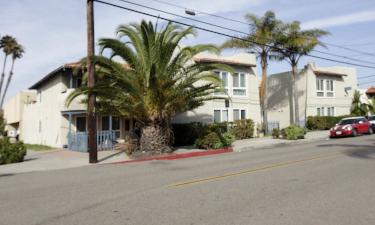 1505 Olive Ave in Huntington Beach, CA - Building Photo