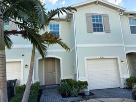 4181 Lagoon Shore Dr in Greenacres, FL - Building Photo