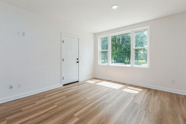164 Glenwood Ave, Unit 101 in Bloomfield, NJ - Building Photo - Building Photo