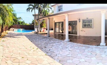 12969 NW 11th Terrace in Miami, FL - Building Photo - Building Photo