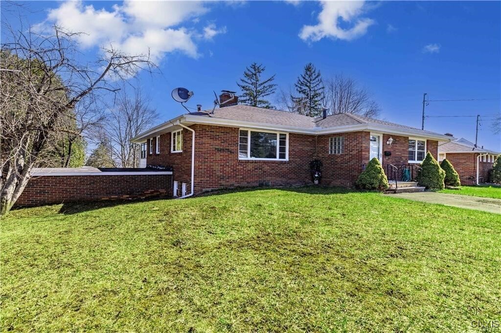 101 Terrace Cir in Syracuse, NY - Building Photo