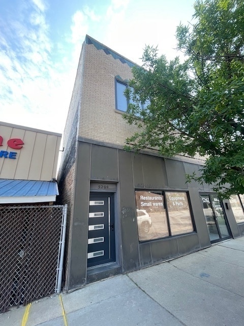 property at 5209 N Milwaukee Ave