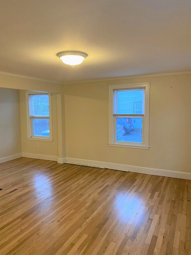32 Linden Ave, Unit 2 in Somerville, MA - Building Photo - Building Photo