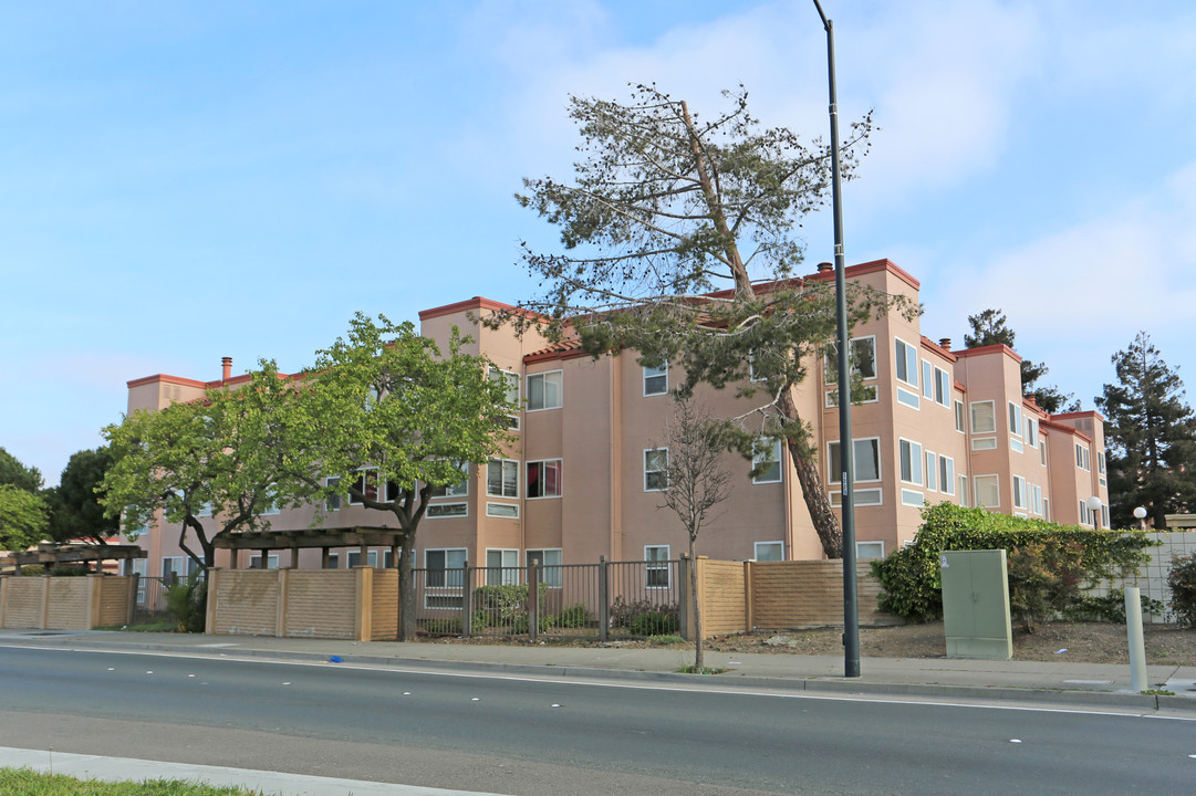 Evergreen Condominiums in San Pablo, CA - Building Photo