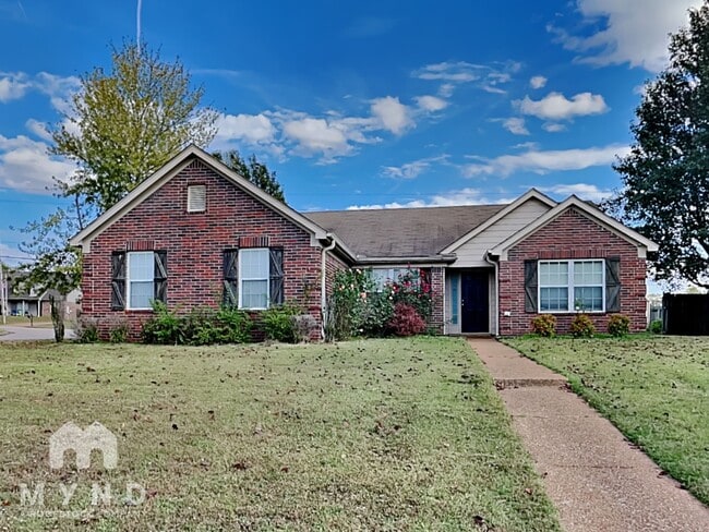 170 Rolling Oaks Dr in Oakland, TN - Building Photo - Building Photo