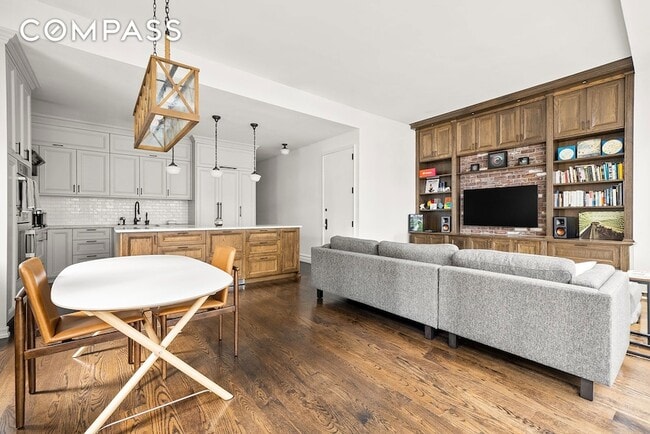 119 Fulton St, Unit 8 in New York, NY - Building Photo - Building Photo