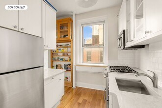 105 W 72nd St in New York, NY - Building Photo - Building Photo