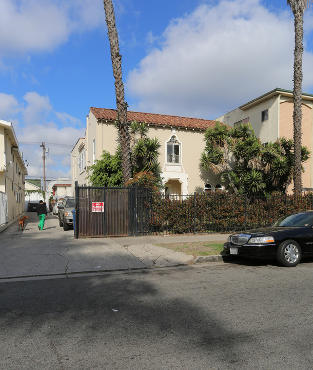 819 S Kenmore Ave in Los Angeles, CA - Building Photo