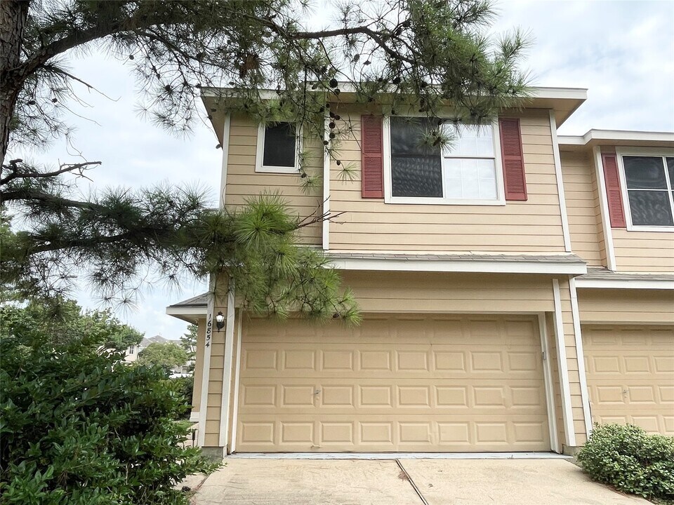 16854 Carrollton Creek Ln in Houston, TX - Building Photo