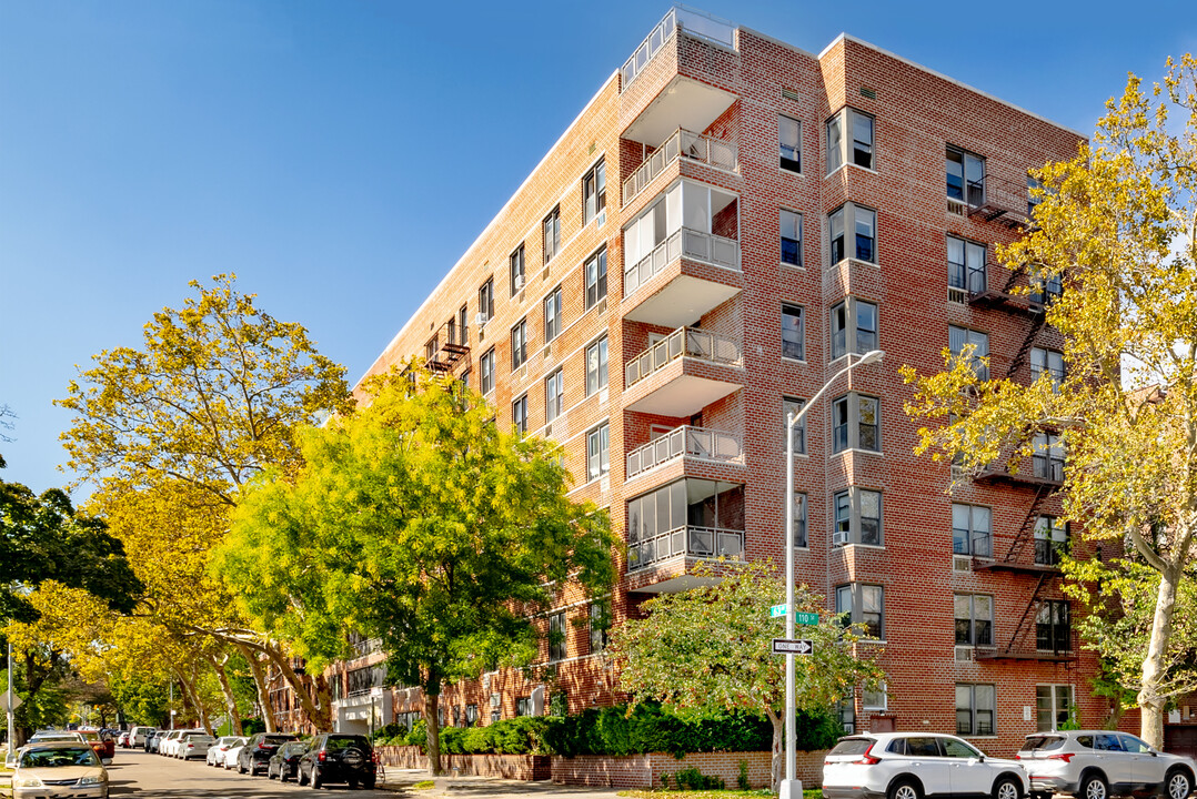 Oakwood in Flushing, NY - Foto de edificio
