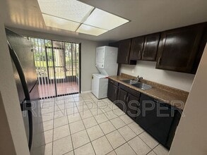 6075 Village Cir S in Orlando, FL - Building Photo - Building Photo
