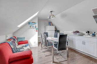 2135 N Menard Ave in Chicago, IL - Building Photo - Building Photo