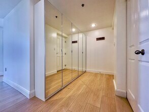 12-12 Museum Way in Cambridge, MA - Foto de edificio - Building Photo