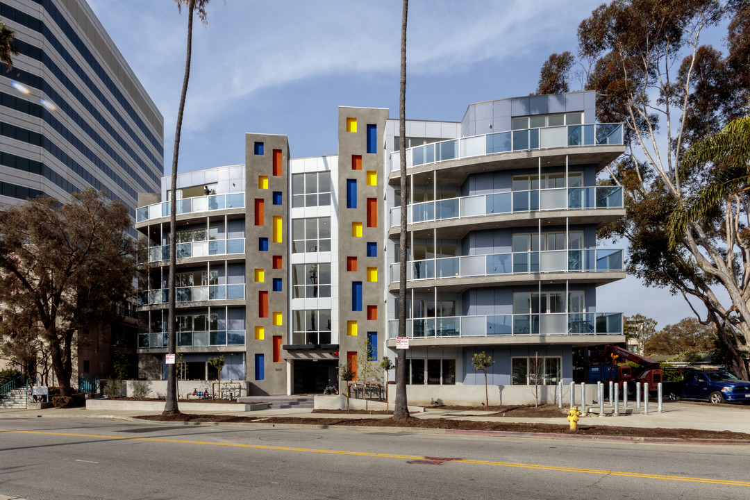 The Tides Brentwood in Los Angeles, CA - Foto de edificio