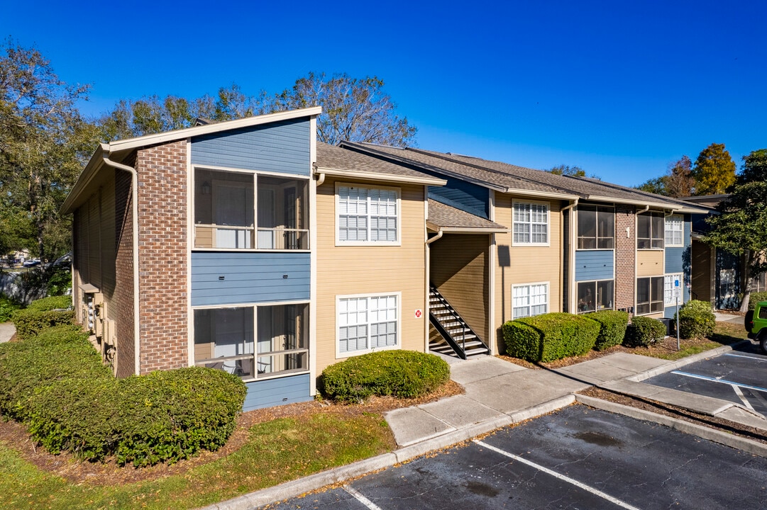 Walden Lake in Plant City, FL - Building Photo
