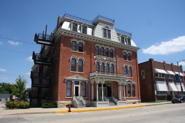 Hurst Hotel Apartments in Maquoketa, IA - Building Photo - Building Photo