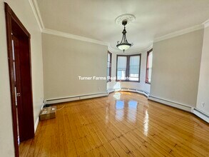 19 Monmouth St, Unit 2 in Boston, MA - Building Photo - Building Photo