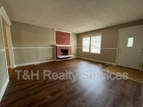 8238 Wysong Dr in Indianapolis, IN - Building Photo - Building Photo