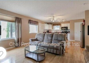 838-118A 118a St NW in Edmonton, AB - Building Photo - Building Photo