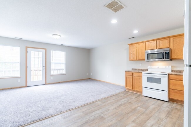 6358 Scarlet Leaf Ln in Pleasant Hill, IA - Building Photo - Building Photo