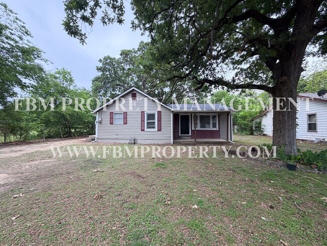 303 E Thompson St in Corsicana, TX - Building Photo - Building Photo