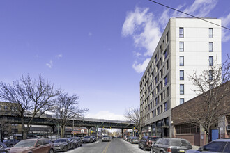 980 Westchester Ave in Bronx, NY - Building Photo - Building Photo