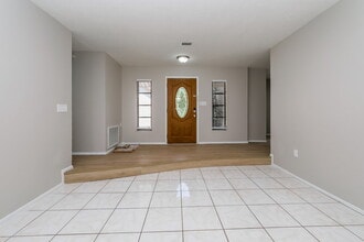 8630 Indies Dr in Hudson, FL - Building Photo - Building Photo