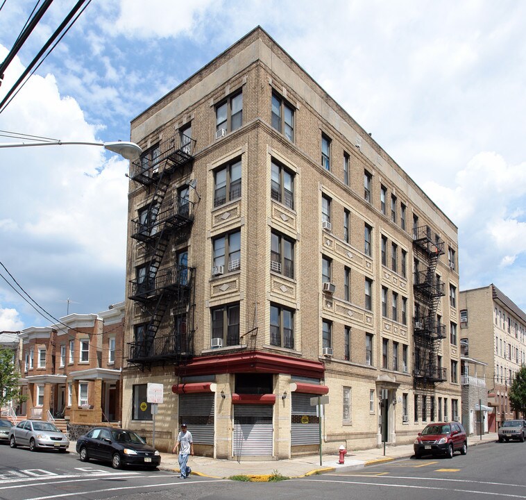 5801 Palisade Ave in West New York, NJ - Building Photo