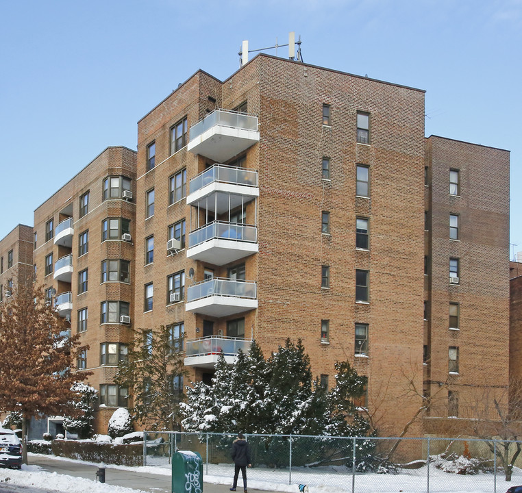 Hampton House Apartments in Brooklyn, NY - Building Photo