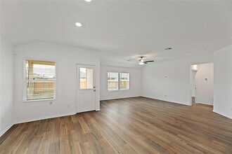 443 Sebring Cir in Hutto, TX - Building Photo - Building Photo