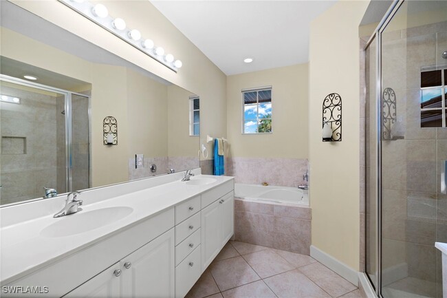 6840 Ascot Dr in Naples, FL - Building Photo - Building Photo