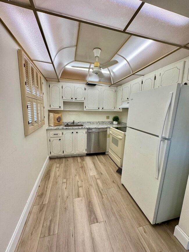 460 Saxony Way in Delray Beach, FL - Building Photo - Building Photo