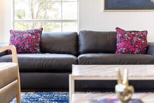 8902 Feather Hill Rd in Austin, TX - Building Photo