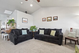 218 Cliff Swallow Ave in Caldwell, ID - Building Photo - Building Photo