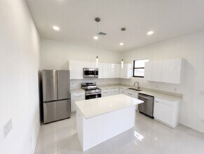 4402 NW 34th St in Cape Coral, FL - Building Photo - Building Photo