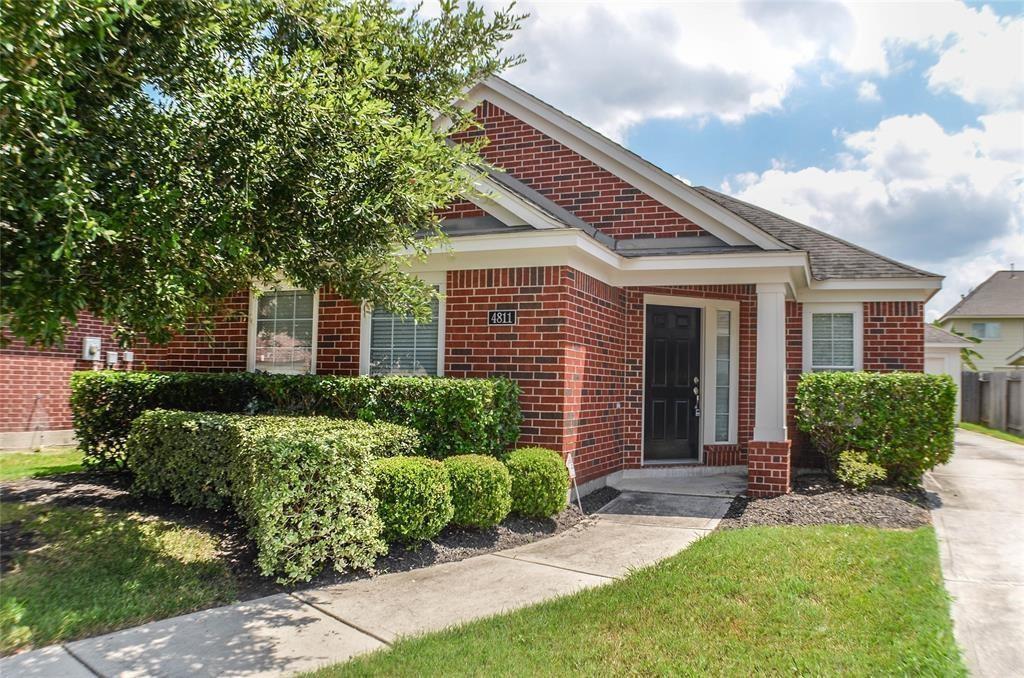 4811 Mystic Forest Ln in Humble, TX - Building Photo