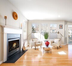 8 Cambridge Dr in Danbury, CT - Building Photo - Building Photo