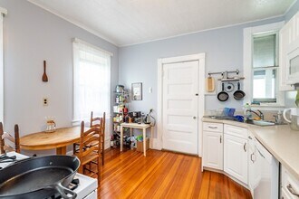 7 Burnside Ave in Somerville, MA - Building Photo - Building Photo