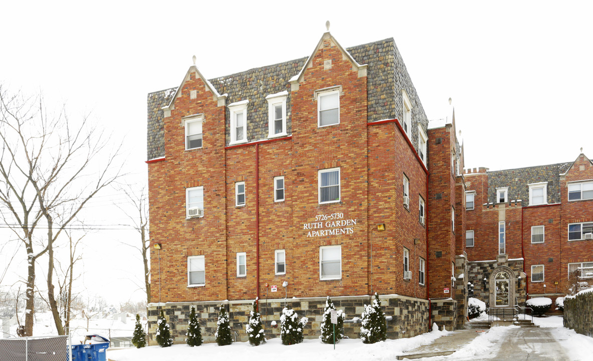 Ruth Gardens in Squirrel Hill, PA - Foto de edificio