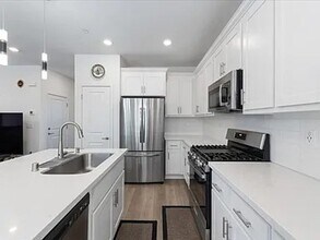 300 Hideaway Ln in Pittsburg, CA - Building Photo - Building Photo