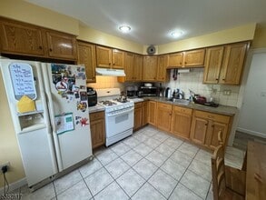 56 Woodward Ave in Rutherford, NJ - Building Photo - Building Photo