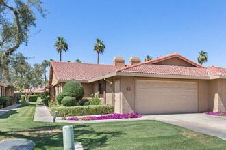 43 Maximo Way in Palm Desert, CA - Foto de edificio - Building Photo