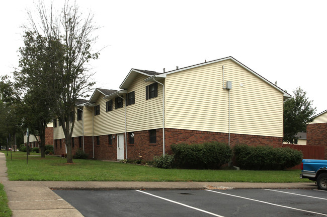 Garden Side Terrace in Jeffersonville, IN - Foto de edificio - Building Photo