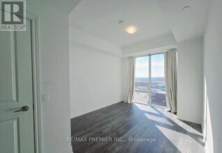 1050 Main St E in Milton, ON - Building Photo - Building Photo