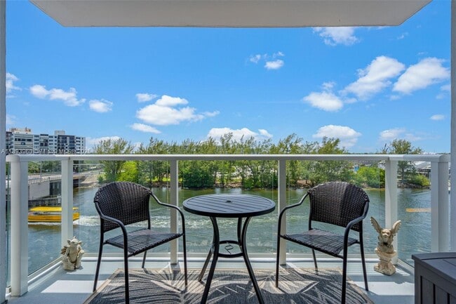 property at 1401 N Riverside Dr